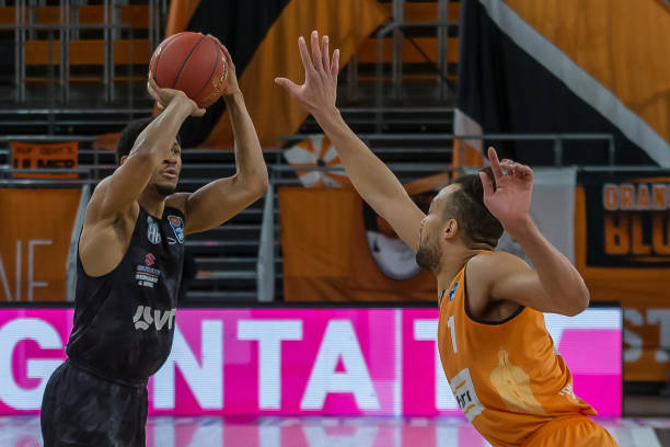 两人携手带 两人携手带