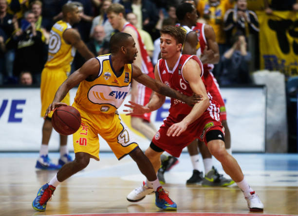 传奇并肩的 传奇并肩的