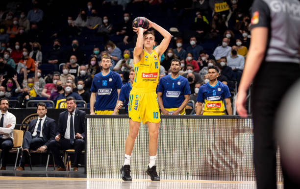 为何米兰愿 为何米兰愿